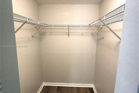 Condo in Davie, Florida, 2 bedrooms  № 1892710 - photo 10