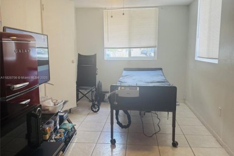 House in Miami, Florida 3 bedrooms, 294.87 sq.m. № 1800701 - photo 28