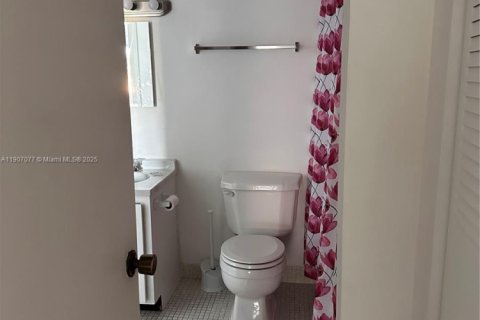 Condo in Miami, Florida, 2 bedrooms  № 1963632 - photo 9