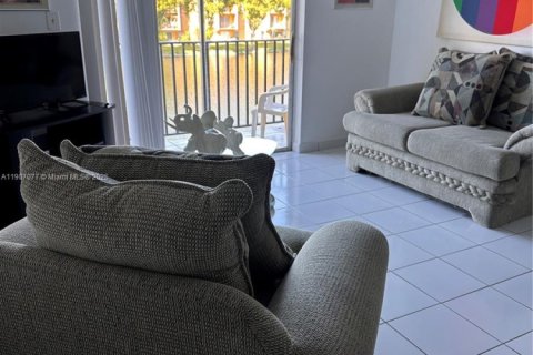 Condo in Miami, Florida, 2 bedrooms  № 1963632 - photo 6