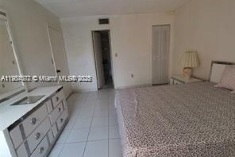 Condo in Miami, Florida, 2 bedrooms  № 1963632 - photo 4