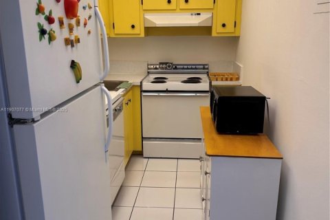 Condo in Miami, Florida, 2 bedrooms  № 1963632 - photo 7