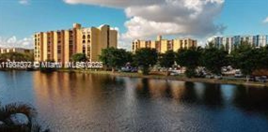Condo in Miami, Florida, 2 bedrooms  № 1963632