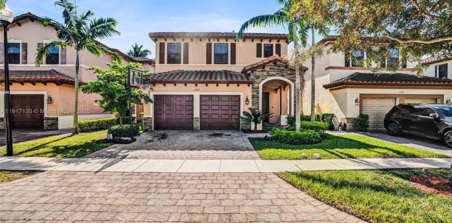 Casa en Homestead, Florida 5 dormitorios, 232.63 m2 № 1973571