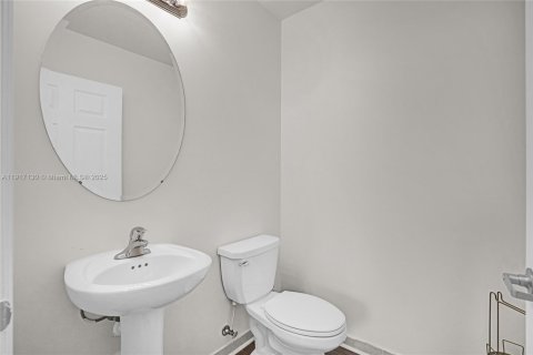 Casa en venta en Homestead, Florida, 5 dormitorios, 232.63 m2 № 1973571 - foto 6