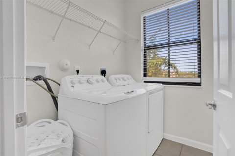 Casa en venta en Homestead, Florida, 5 dormitorios, 232.63 m2 № 1973571 - foto 23