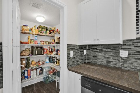 Casa en venta en Homestead, Florida, 5 dormitorios, 232.63 m2 № 1973571 - foto 13