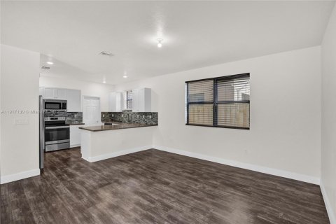 Casa en venta en Homestead, Florida, 5 dormitorios, 232.63 m2 № 1973571 - foto 9