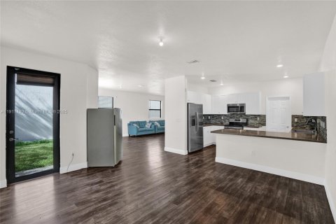 Casa en venta en Homestead, Florida, 5 dormitorios, 232.63 m2 № 1973571 - foto 10