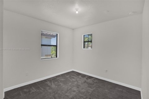 Casa en venta en Homestead, Florida, 5 dormitorios, 232.63 m2 № 1973571 - foto 24