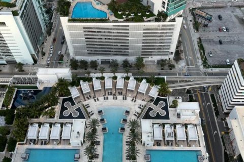 Condo in Miami, Florida, 3 bedrooms  № 1868555 - photo 1