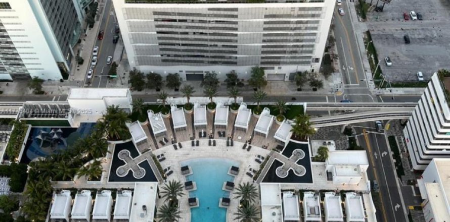 Condo in Miami, Florida, 3 bedrooms № 1868555