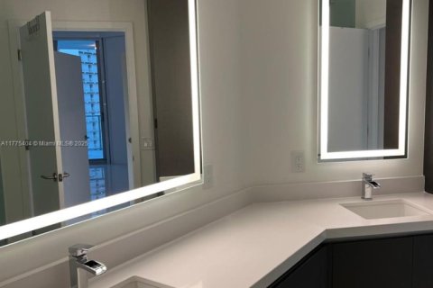 Condo in Miami, Florida, 3 bedrooms  № 1868555 - photo 29