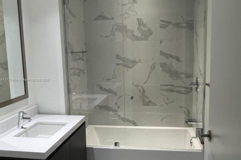 Condo in Miami, Florida, 3 bedrooms  № 1868555 - photo 24