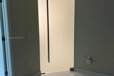 Condo in Miami, Florida, 3 bedrooms  № 1868555 - photo 19
