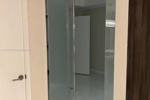 Condo in Miami, Florida, 3 bedrooms  № 1868555 - photo 21