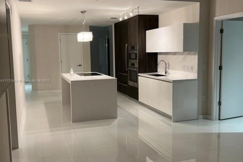 Condo in Miami, Florida, 3 bedrooms  № 1868555 - photo 11