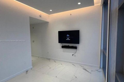 Condo in Miami, Florida, 3 bedrooms  № 1868555 - photo 14