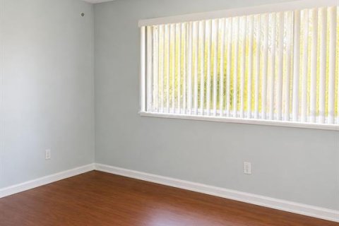 Condo in Orlando, Florida, 2 bedrooms  № 2093448 - photo 8