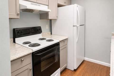Condo in Orlando, Florida, 2 bedrooms  № 2093448 - photo 2