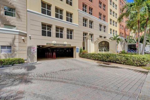 Condo in Sunny Isles Beach, Florida, 2 bedrooms  № 1875095 - photo 23