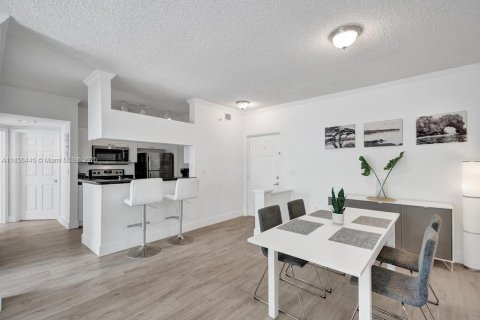 Condo in Sunny Isles Beach, Florida, 2 bedrooms  № 1875095 - photo 12