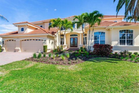 House in North Redington Beach, Florida 4 bedrooms, 384.8 sq.m. № 962756 - photo 2