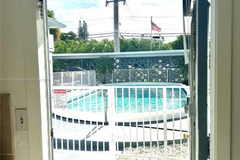 Condo in North Miami, Florida, 1 bedroom  № 1507403 - photo 11