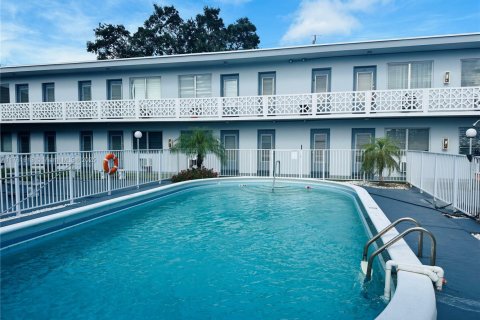 Condo in North Miami, Florida, 1 bedroom  № 1507403 - photo 1