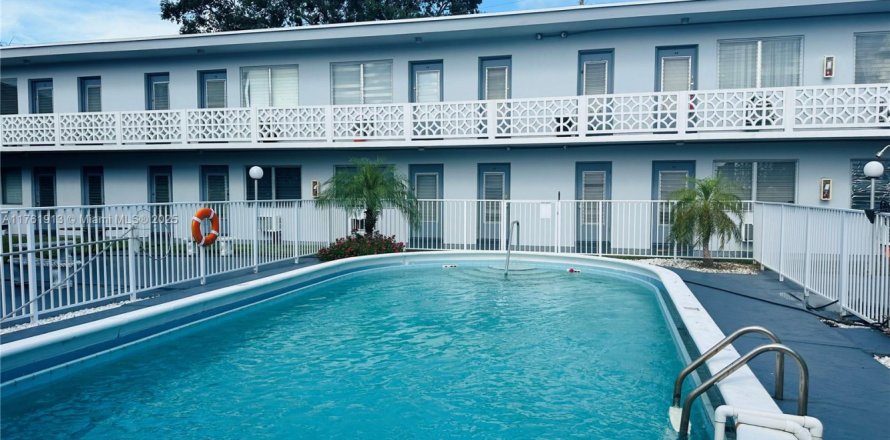 Condo in North Miami, Florida, 1 bedroom  № 1507403