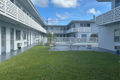 Condo in North Miami, Florida, 1 bedroom  № 1507403 - photo 12