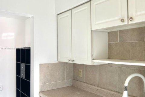 Condo in North Miami, Florida, 1 bedroom  № 1507403 - photo 5