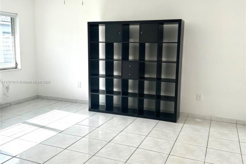 Condo in North Miami, Florida, 1 bedroom  № 1507403 - photo 8