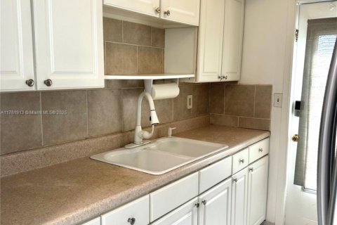 Condo in North Miami, Florida, 1 bedroom  № 1507403 - photo 4