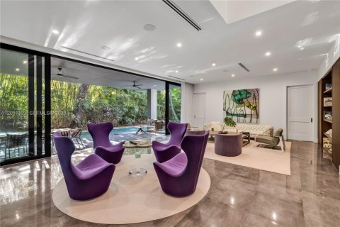 House in Miami, Florida 6 bedrooms, 531.49 sq.m. № 2076137 - photo 12