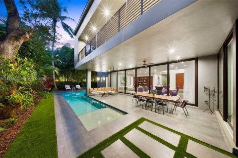 House in Miami, Florida 6 bedrooms, 531.49 sq.m. № 2076137 - photo 7