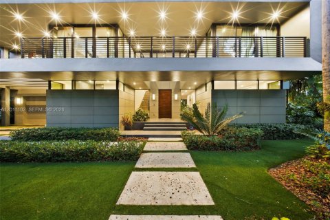 House in Miami, Florida 6 bedrooms, 531.49 sq.m. № 2076137 - photo 2