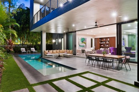 House in Miami, Florida 6 bedrooms, 531.49 sq.m. № 2076137 - photo 9