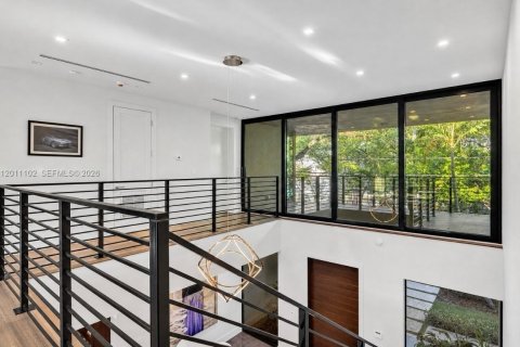 House in Miami, Florida 6 bedrooms, 531.49 sq.m. № 2076137 - photo 23