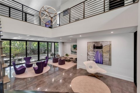 House in Miami, Florida 6 bedrooms, 531.49 sq.m. № 2076137 - photo 13