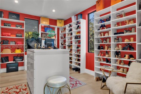 House in Miami, Florida 6 bedrooms, 531.49 sq.m. № 2076137 - photo 27
