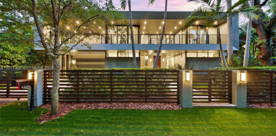House in Miami, Florida 6 bedrooms, 531.49 sq.m. № 2076137