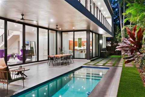 House in Miami, Florida 6 bedrooms, 531.49 sq.m. № 2076137 - photo 8