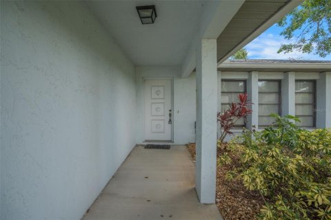 House in Sarasota, Florida 3 bedrooms, 169.27 sq.m. № 1917646 - photo 5