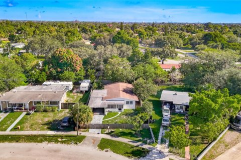 Villa ou maison à louer à Fort Lauderdale, Floride: 3 chambres, 131.18 m2 № 1886546 - photo 5
