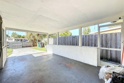Villa ou maison à louer à Fort Lauderdale, Floride: 3 chambres, 131.18 m2 № 1886546 - photo 11