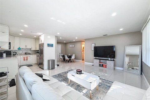 Villa ou maison à louer à Fort Lauderdale, Floride: 3 chambres, 131.18 m2 № 1886546 - photo 15