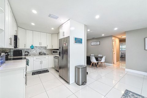 Villa ou maison à louer à Fort Lauderdale, Floride: 3 chambres, 131.18 m2 № 1886546 - photo 17