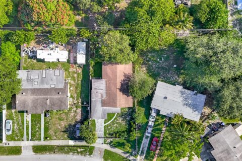 Villa ou maison à louer à Fort Lauderdale, Floride: 3 chambres, 131.18 m2 № 1886546 - photo 4