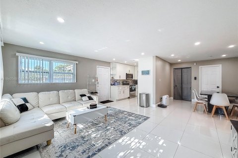 Villa ou maison à louer à Fort Lauderdale, Floride: 3 chambres, 131.18 m2 № 1886546 - photo 12